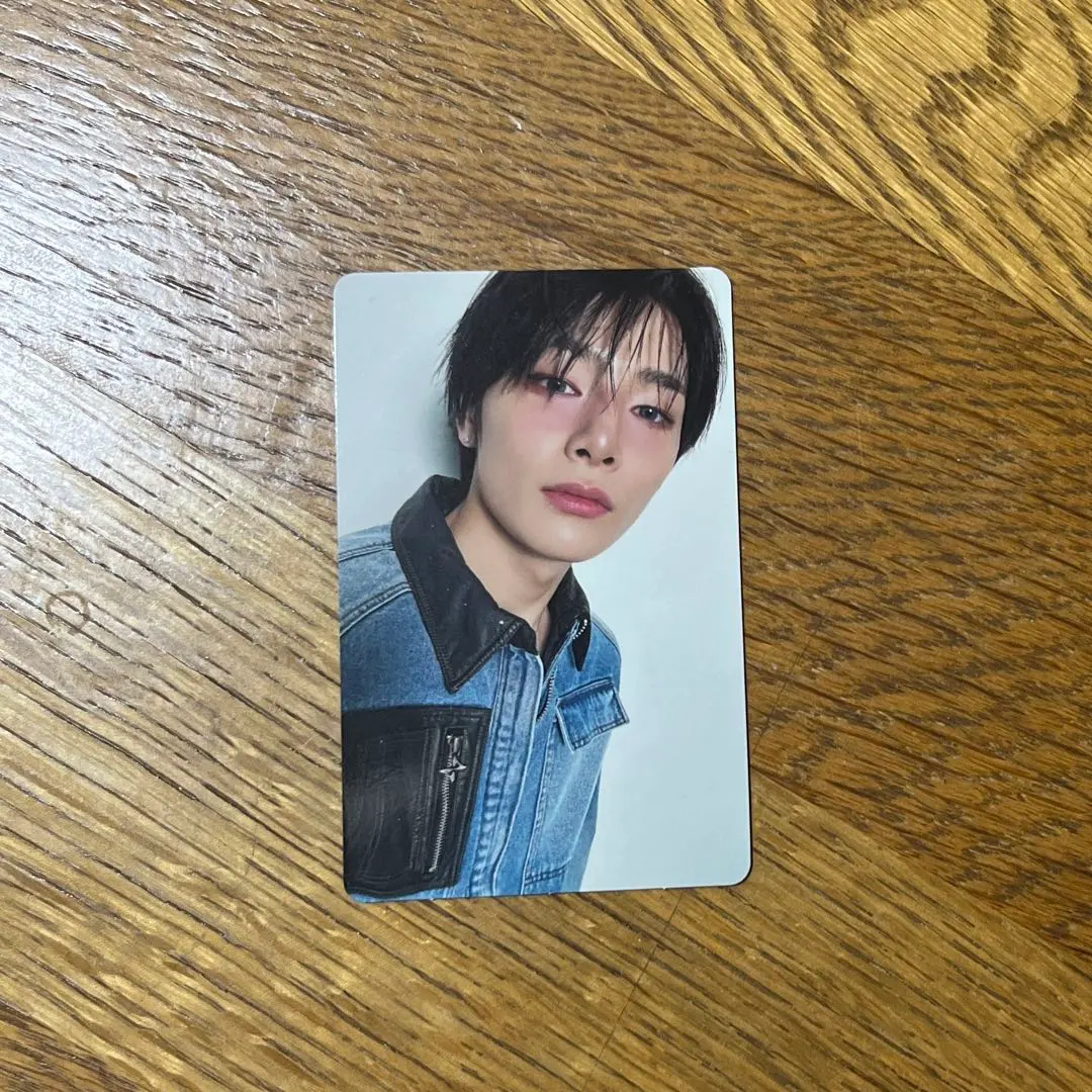 Thumbnail of I.N (Stray Kids) hollow trading card