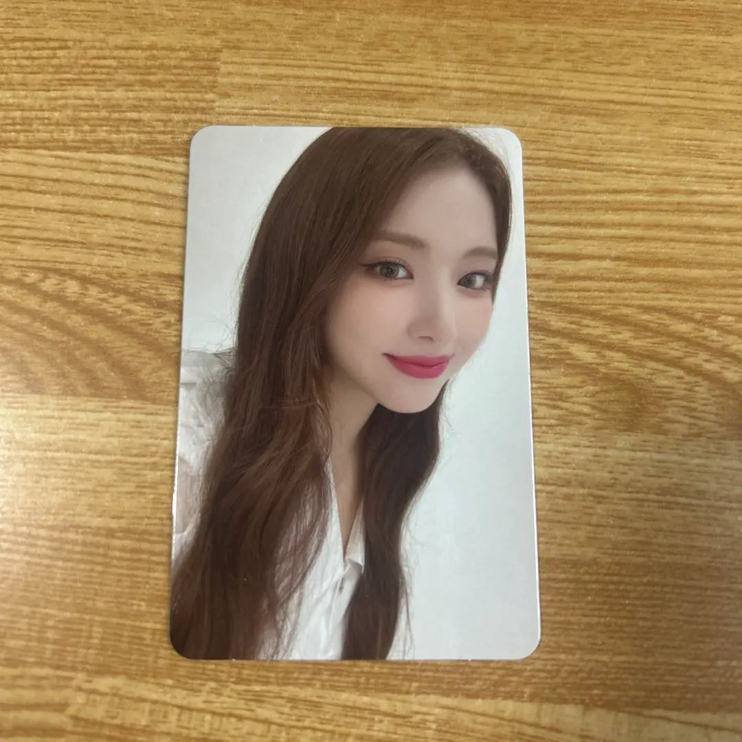 Thumbnail of NMIXX ENTWURF Jiwoo trading card