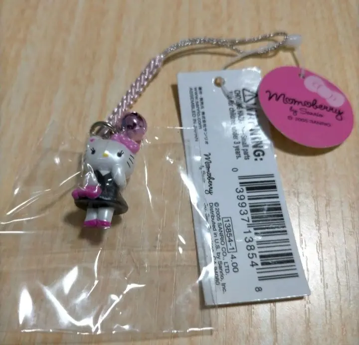 ⭐︎レア⭐︎momoberry ストラップ　未使用 ⭐︎レア⭐︎momoberry ストラップ未使用