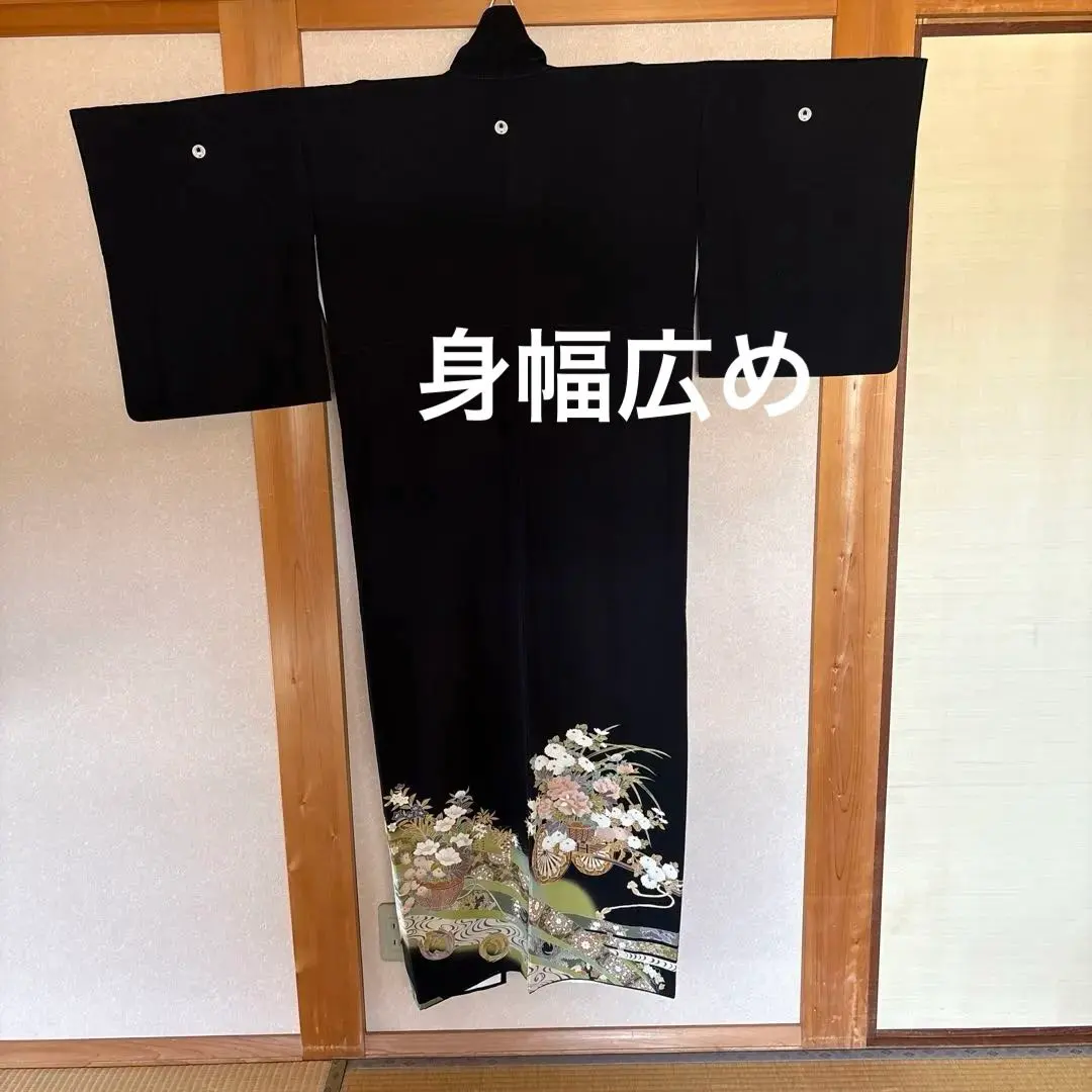 Thumbnail of Genuine silk black formal kimono (Kurotomesode) by a renowned artist, with lining (Hiyoku) attached.