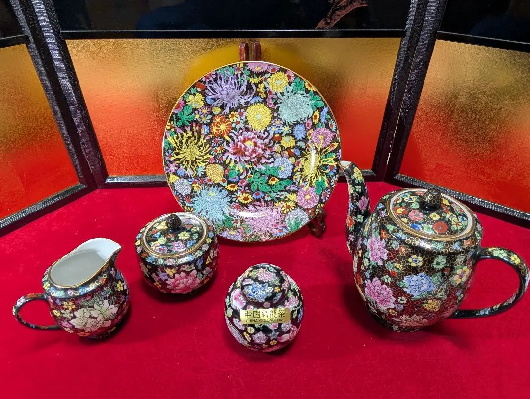 Thumbnail of Chinoiserie coffee and teapot set, large plates, tea caddy, complete set