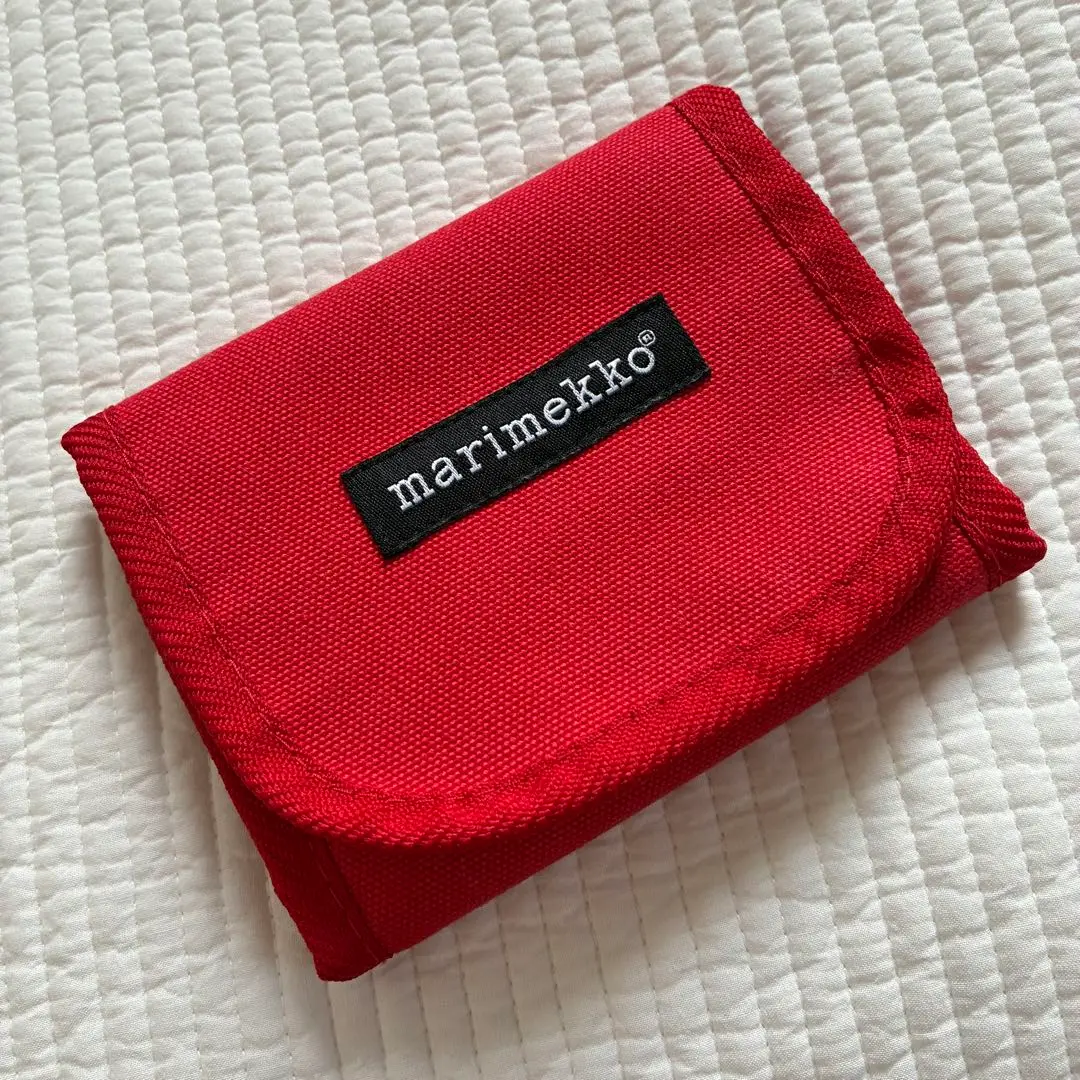 マリメッコ marimekkoレザー 四角い 三つ折り財布 黒