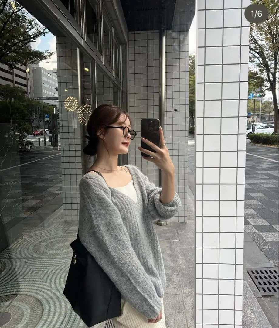 amiur 毛茸茸 深V領 針織衫 的縮圖