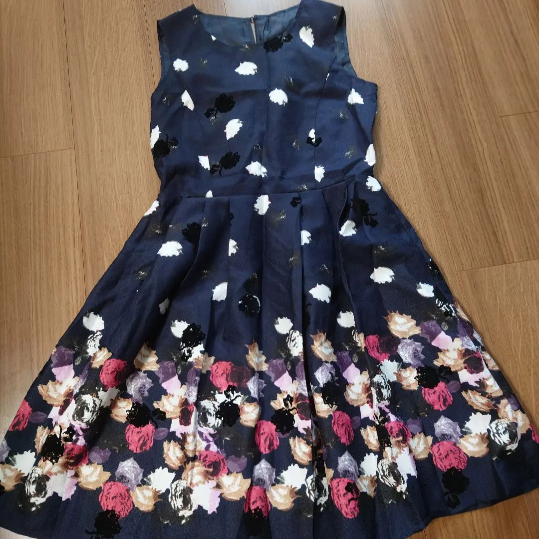 海軍藍色碎花A字连衣裙【含运费】 的縮圖