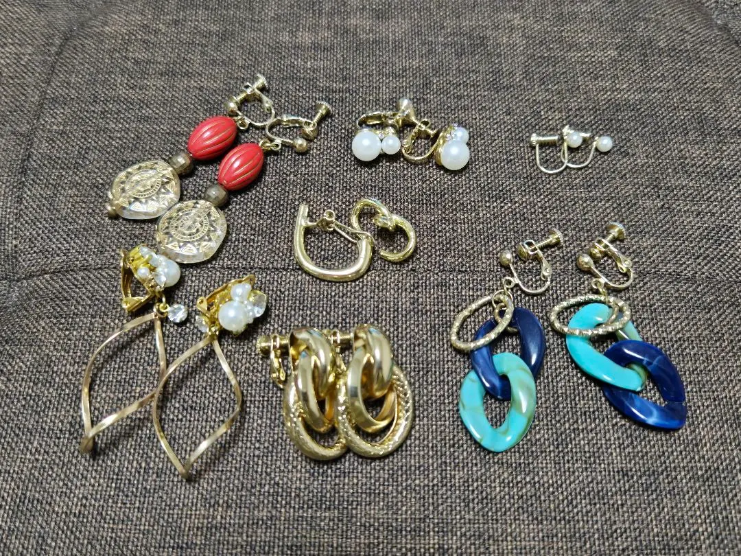 Thumbnail of Earrings and ear cuffs, bulk sale