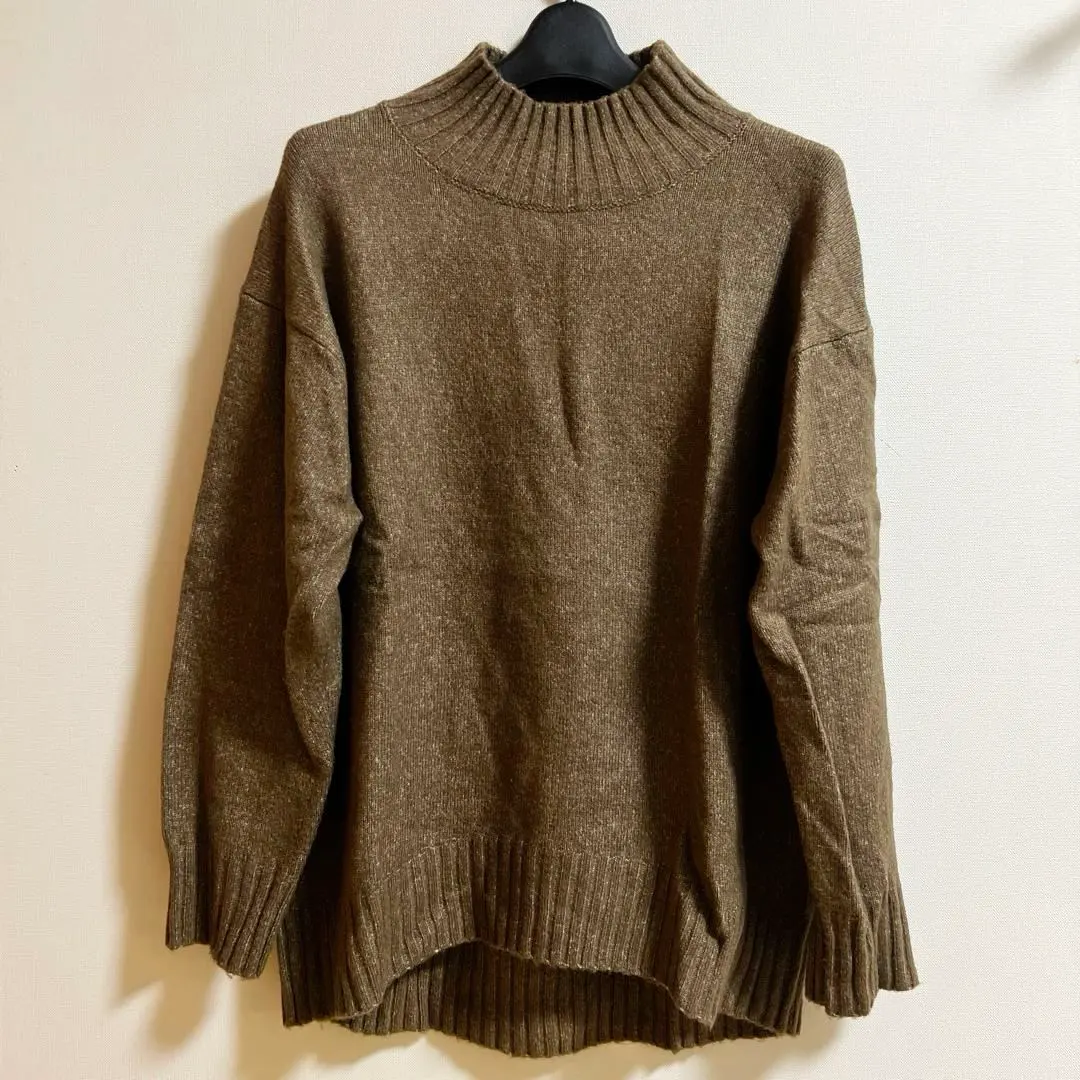 Thumbnail of GU brown sweater