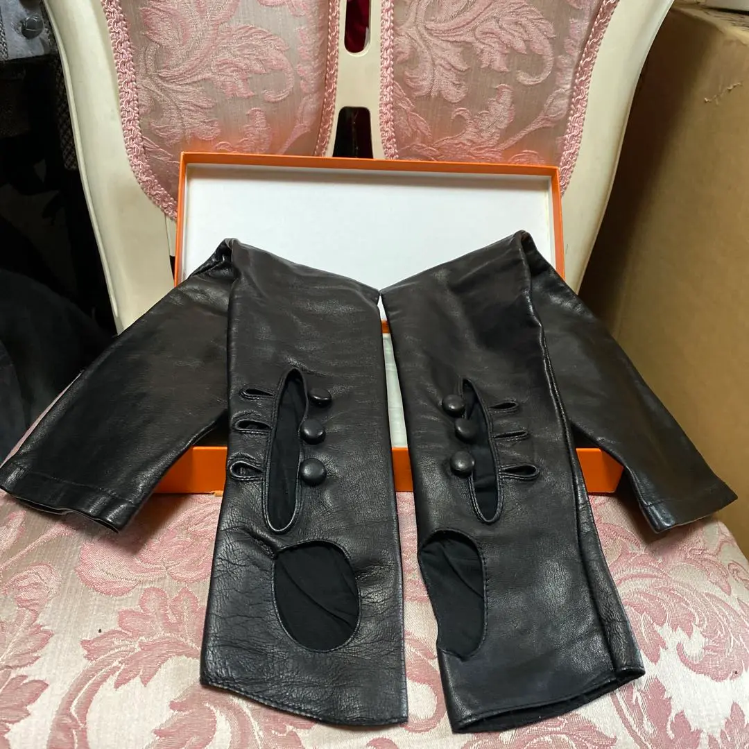 MARTIN MARGIELA 黒レザーアームカバー レザーボタン付き 2025年最新】Maison Martin Margiela 割引オプション:通常商品