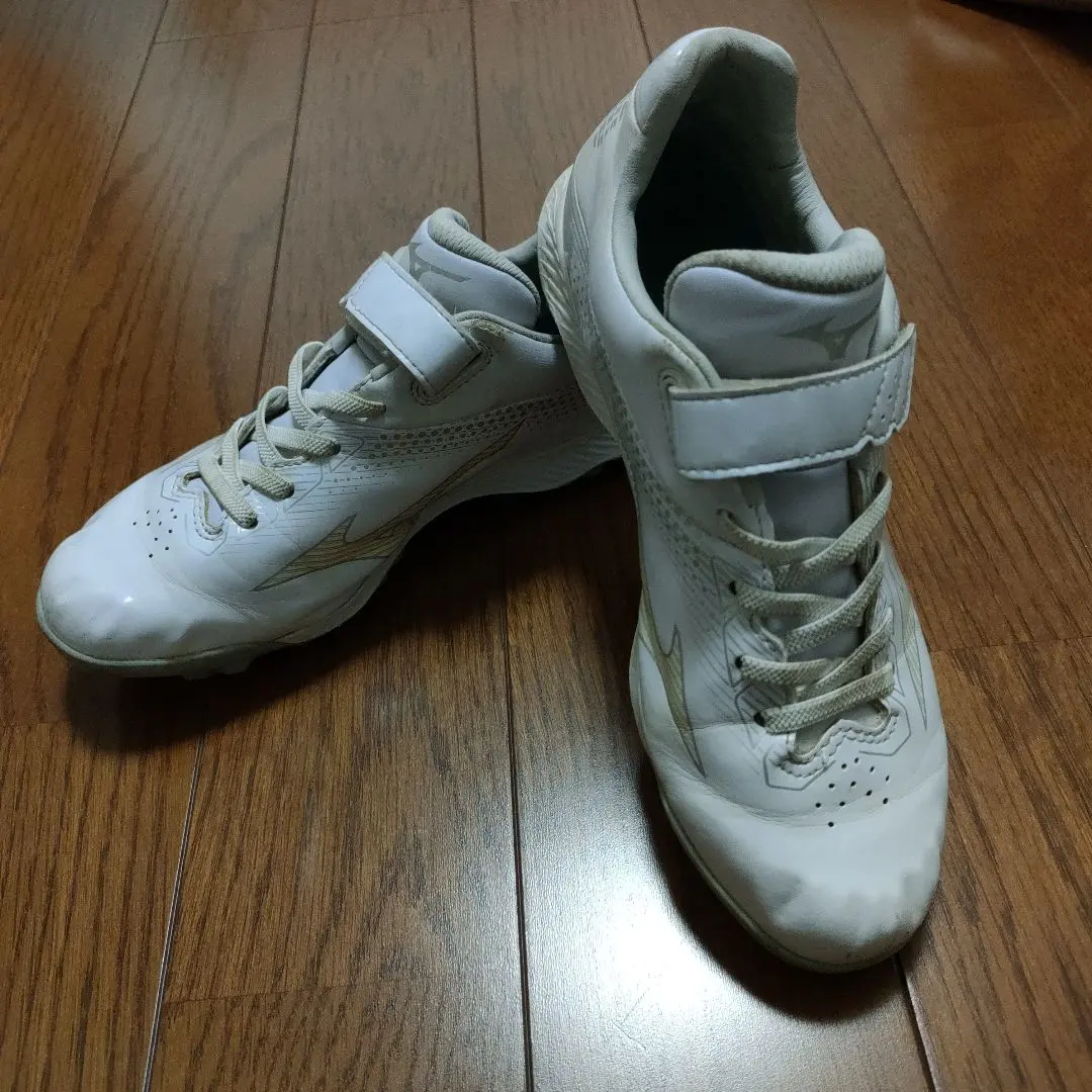 Thumbnail of Mizuno baseball spikes, 23 cm