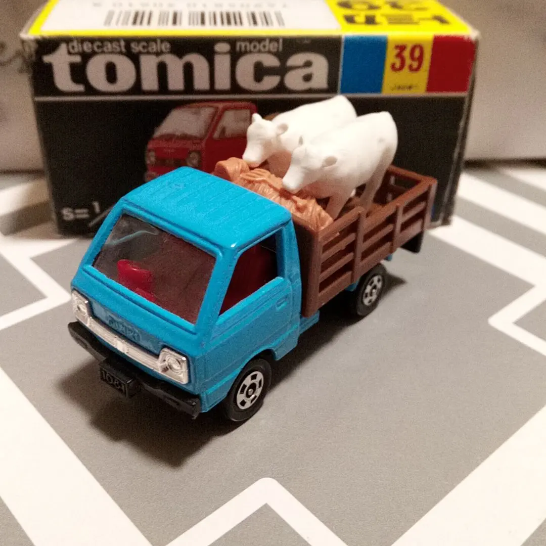 トミカ　黒箱39　スズキ　キャリイ　家畜運搬車　赤　未使用品 トミカ 黒箱39 スズキ キャリイ 家畜運搬車 赤 未使用品