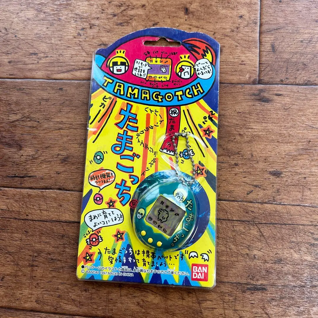 バンダイ たまごっち エメラルドグリーン Amazon | 新種発見 たまごっち 青緑 エメラルドグリーン