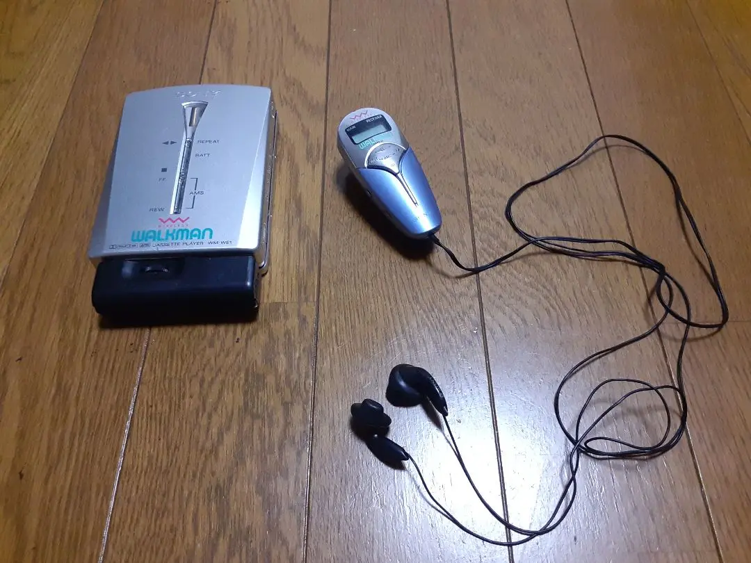 SONY カセットウォークマン WM-WE1 整備品 本体のみ SONY カセットウォークマン WM-WE01 整備品 乾電池ケース付き