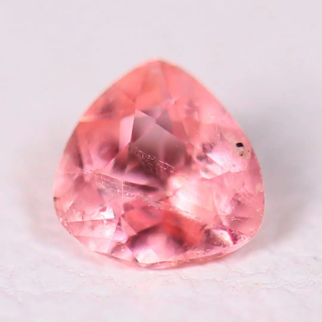 ヴェイリネナイト(ベイリネナイト)　0·65ct 楽天市場】【宝石・ルース】【レアストーン】ヴェイリネナイト