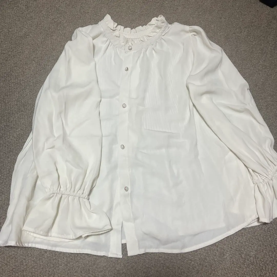 荷葉領 白色襯衫 M 尺寸 的縮圖