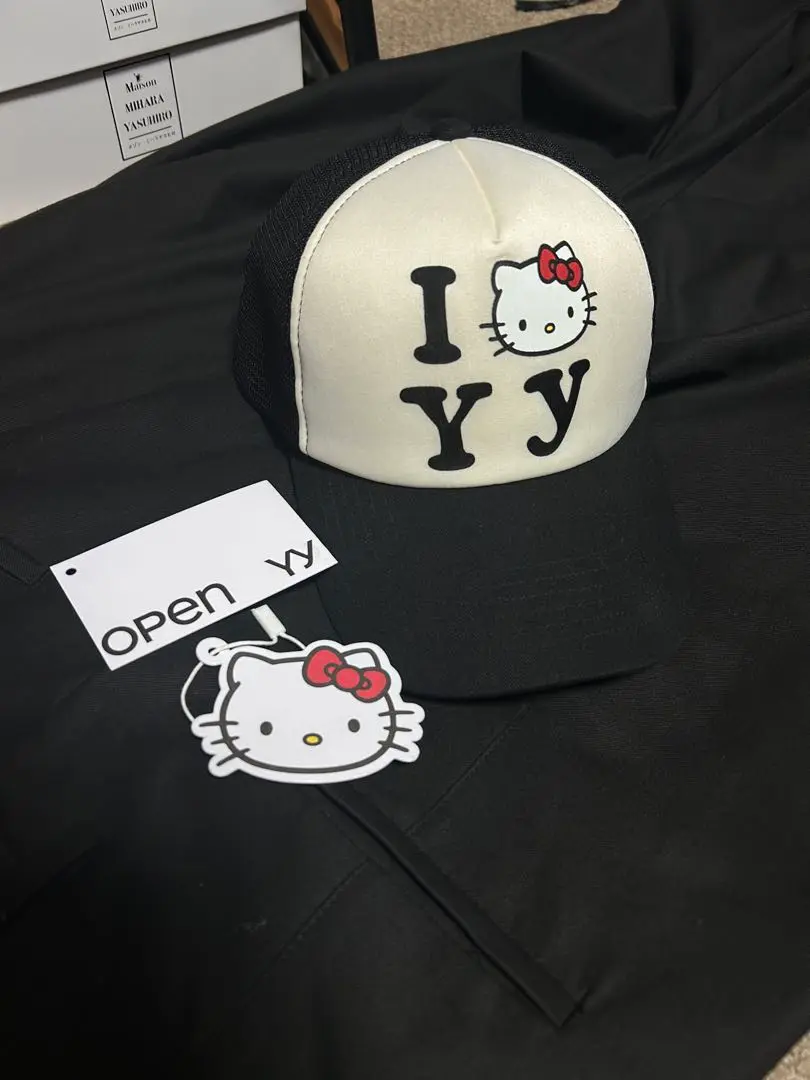 open yy ハローキティ メッシュキャップ OPEN YY×Hello Kitty】YY TRUCKER CAP：キャップ（キャップ