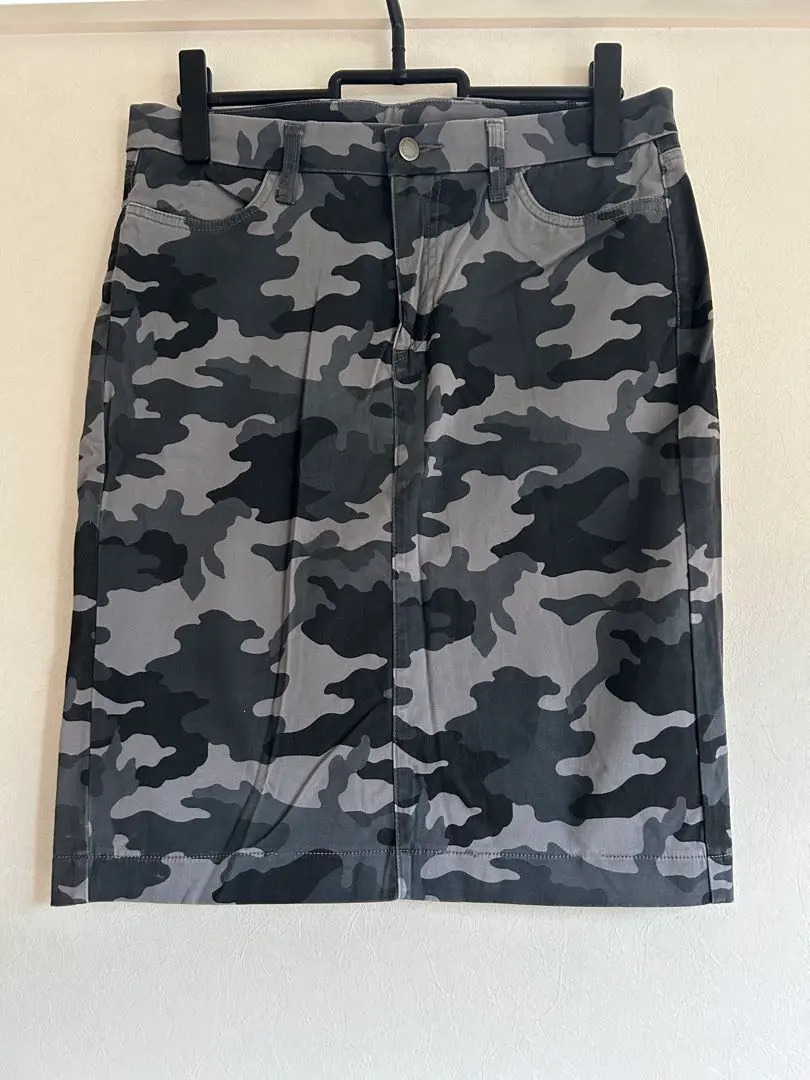 Thumbnail of UNIQLO Camouflage Pattern Tight Skirt
