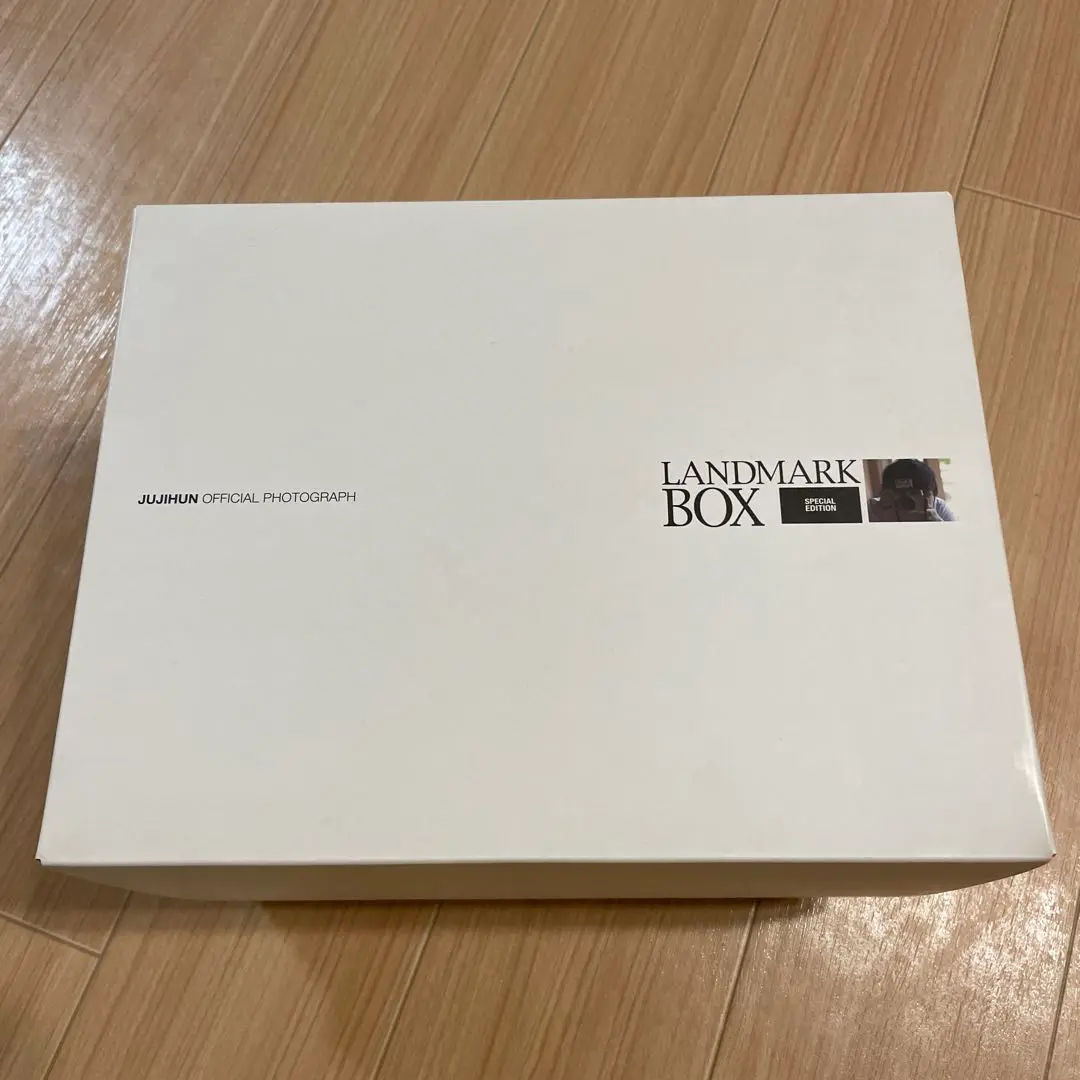 チュ・ジフン公式写真集 ブック版　新品未使用 Amazon.co.jp: LANDMARK?HUGE チュ・ジフン公式写真
