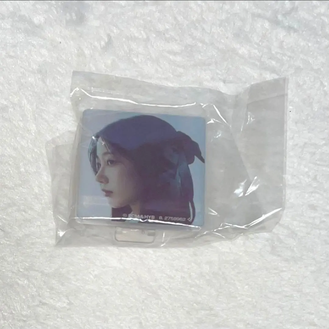 Thumbnail of LE SSERAFIM Gachagacha Kazuha ③