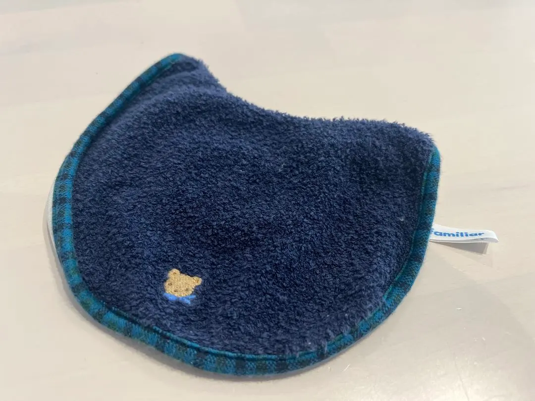 Thumbnail of Nursing bib - familiar (Familiar)