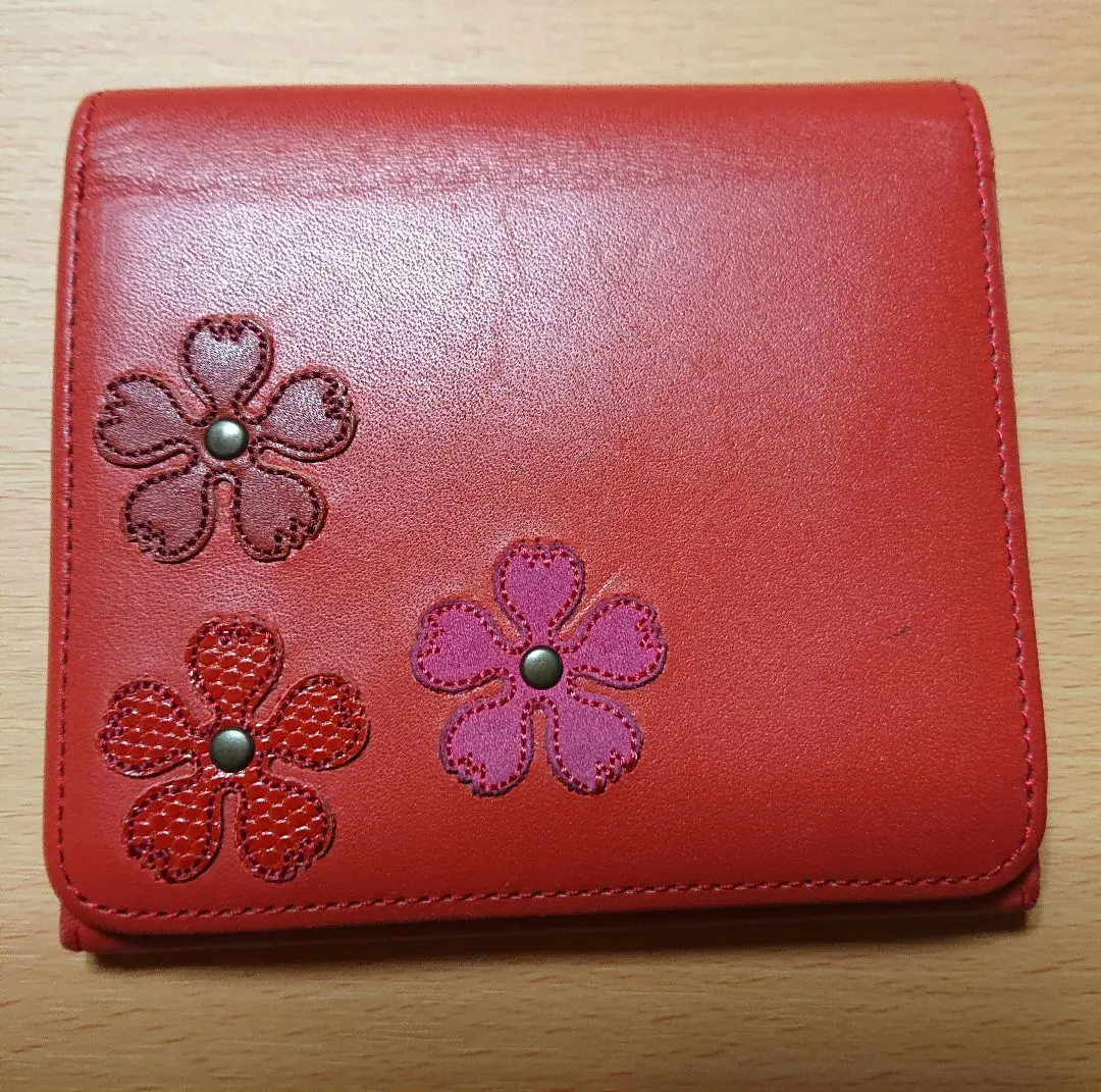 【希少レア】ケイタマルヤマ　二つ折り財布 KEITA MARUYAMA ケイタマルヤマ 花と星 黒二つ折り財布 - メルカリ