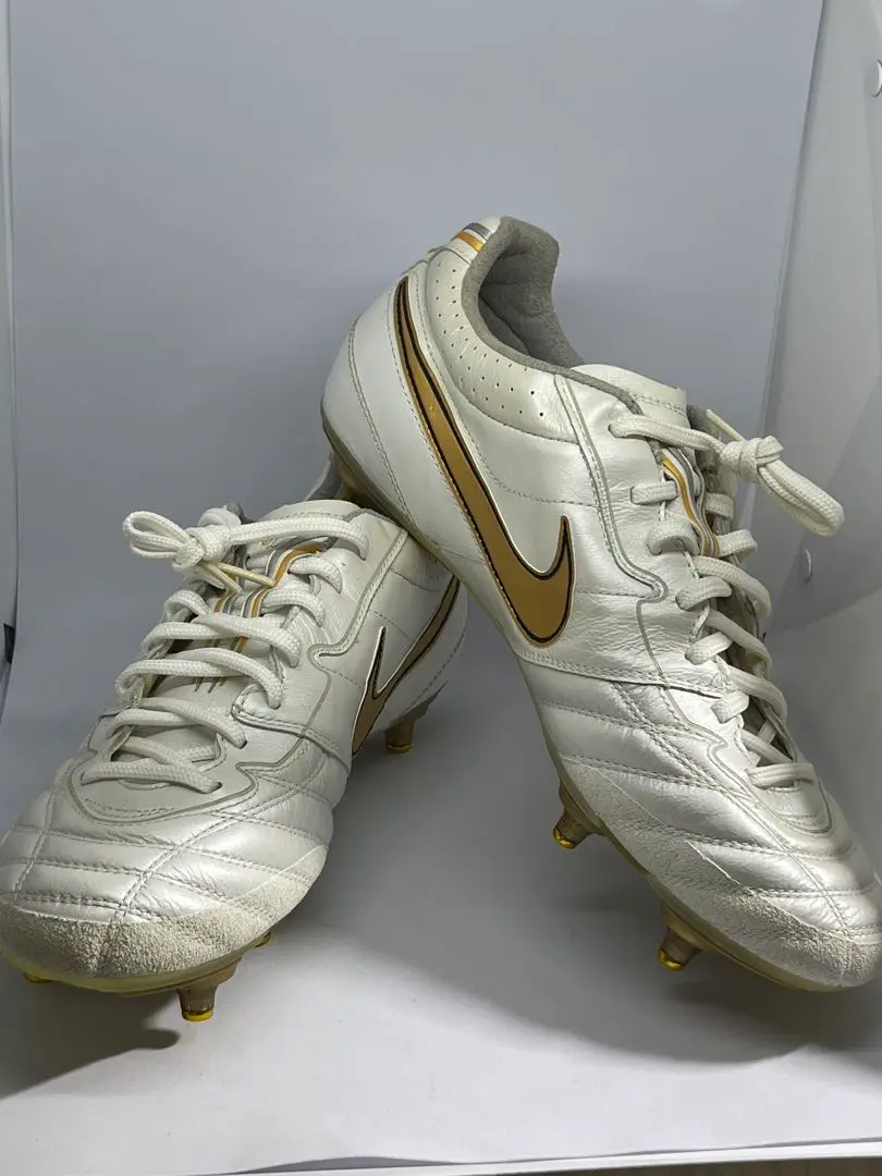 Nike R10 サッカーシューズ ホワイト/ゴールド ロナウジーニョ 28㎝ NIKE ナイキ エアレジェンド HGJ R10(ホワイト×ゴールド) 312850