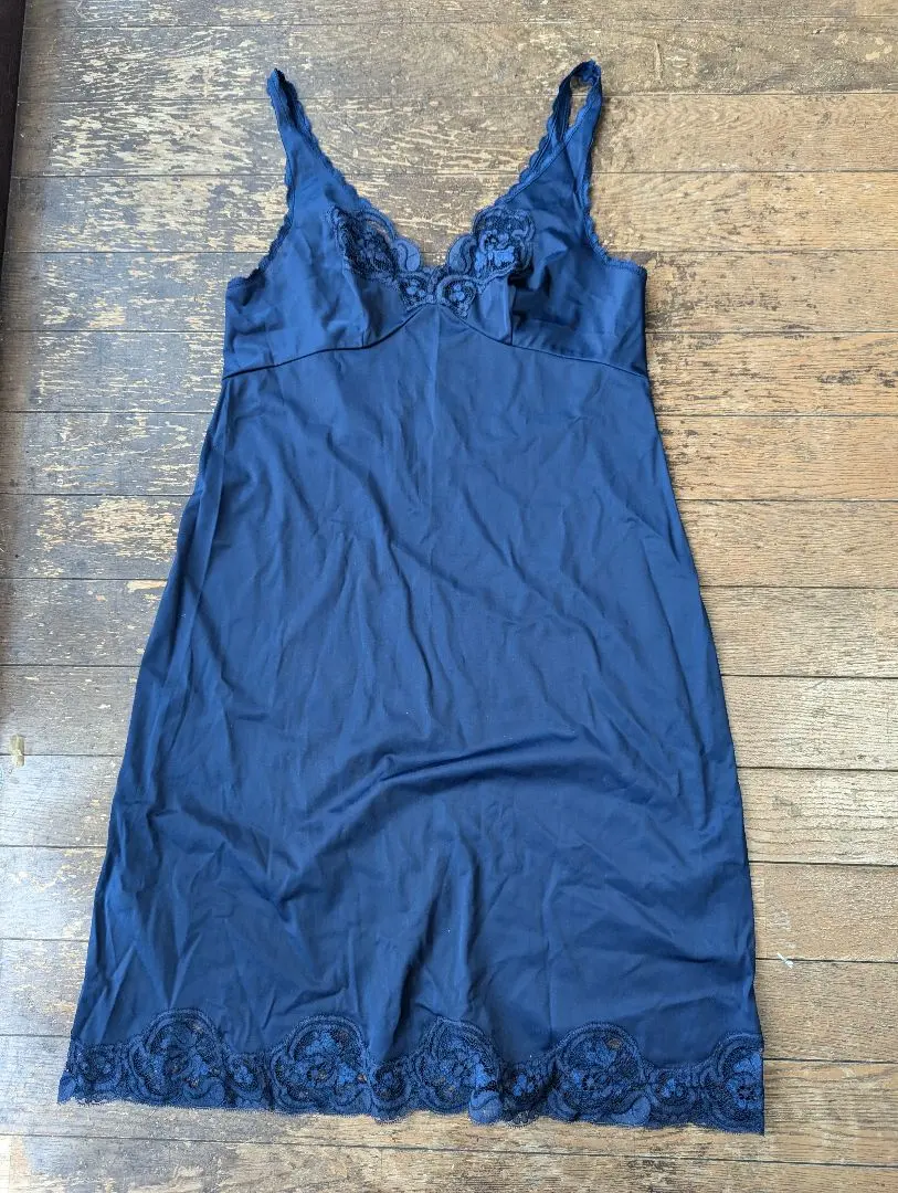 【美品】海軍藍色蕾絲襯裙 的縮圖