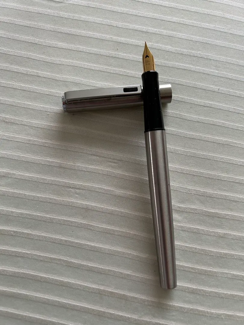 寫樂 鋼筆 的縮圖