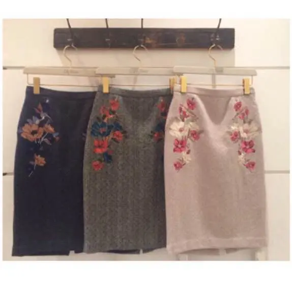 LILY BROWN リリーブラウン 花柄刺繍ニット グレー 石原さとみさん着用 2025年最新】リリーブラウン石原さとみ着用スカートの人気