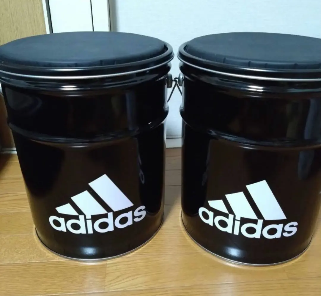 adidas 缶ストライプデザイン 椅子 2個セット バラ売可能。 2025年最新】アディダス 缶 椅子の人気アイテム - メルカリ