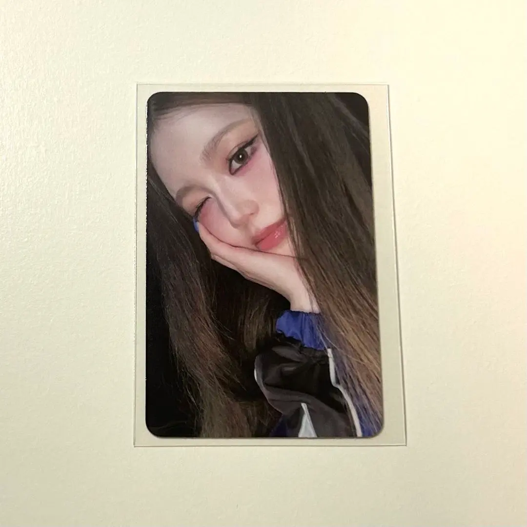 Thumbnail of IZ*ONE Sevi Inclusion Trading Card