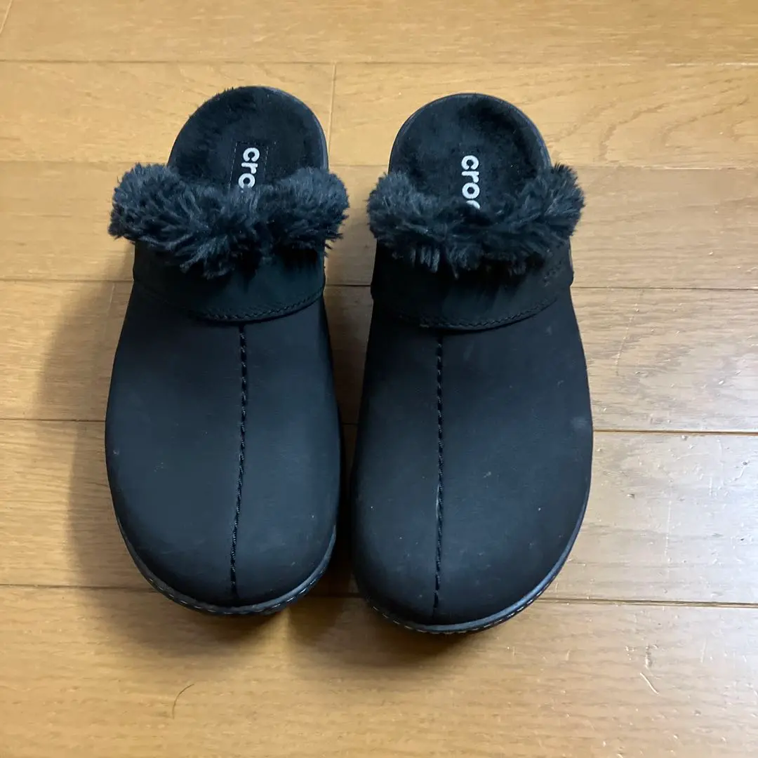 美品crocsクロックス 黒コブラー W8 24.0㎝ フェイクファー希少 クロックス crocs クロッグサンダル バヤバンド クロッグ_