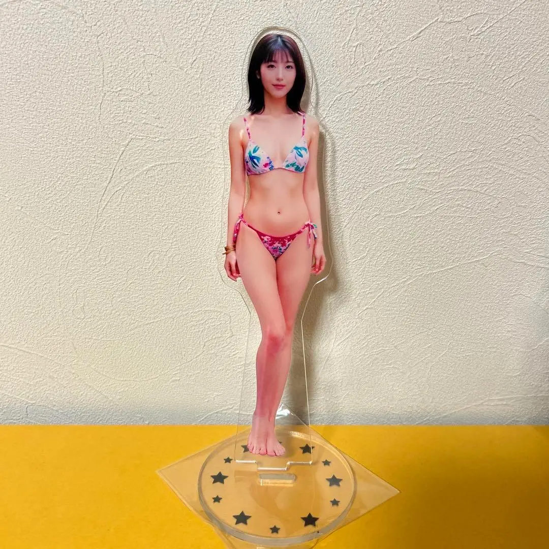 浜辺美波さん　アクリルスタンド ビキニ Yahoo!オークション -「浜辺美波」(タレントグッズ) の落札相場