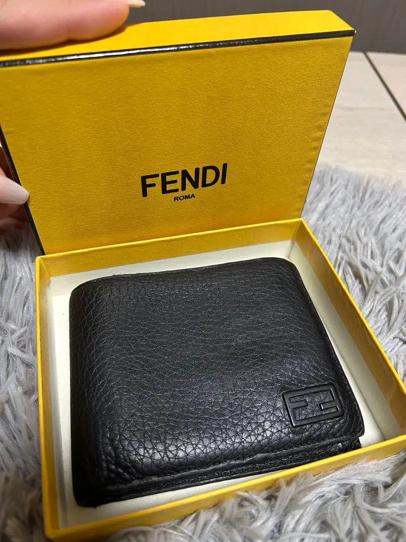 2025年最新】Fendi 汚れ・破れなど：あり 二つ折り財布の人気