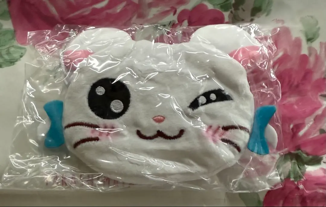 Thumbnail of Hamtaro Fluffy Face Pouch Ribon-chan, new and unopened, anonymous shipping