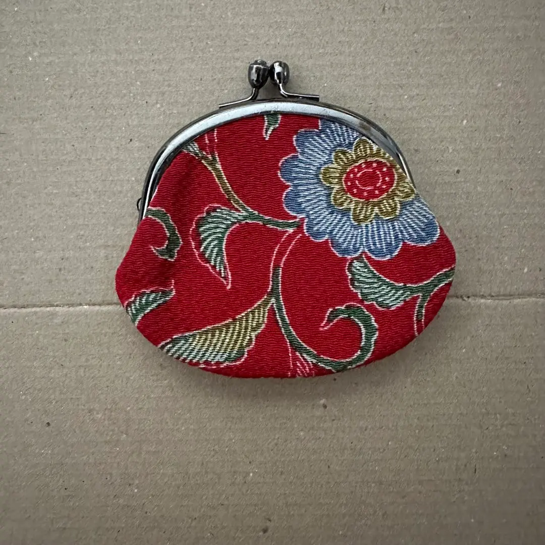 Thumbnail of Red floral pattern clasp coin purse