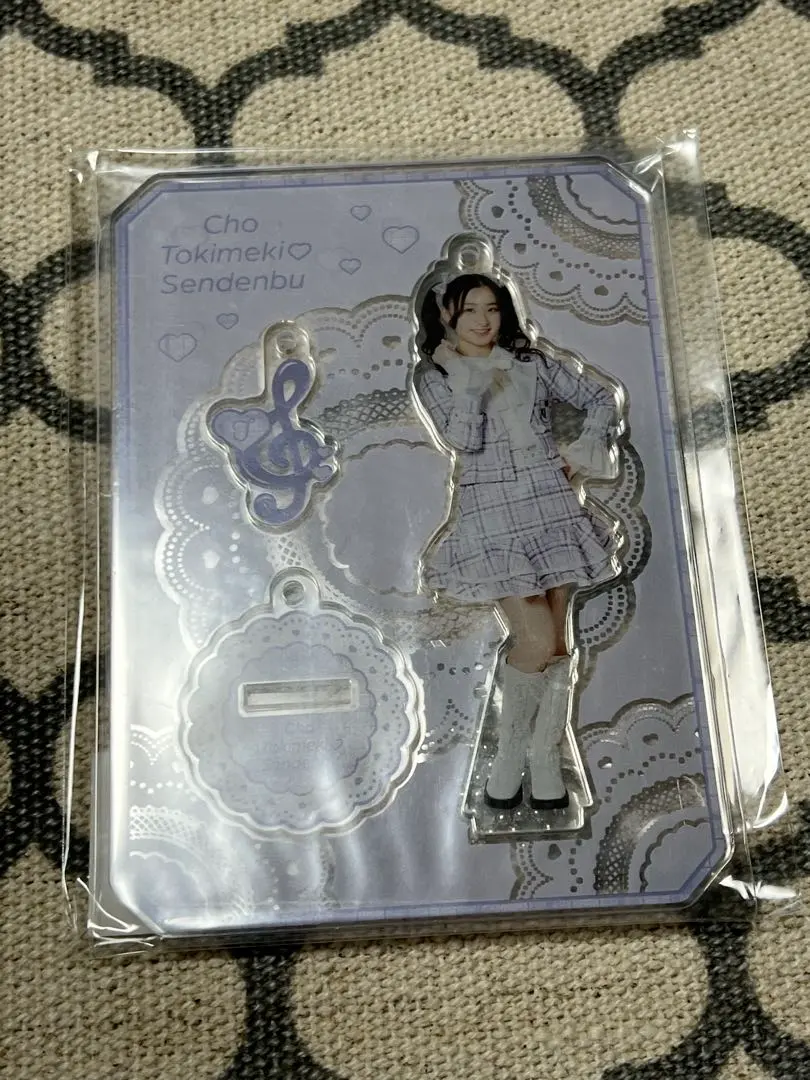 Thumbnail of Anzu Julia acrylic stand with musical notes