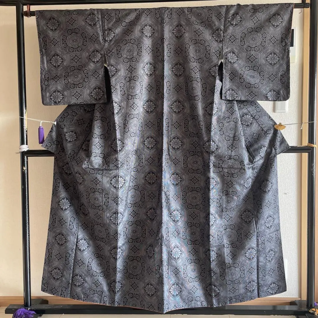 Thumbnail of ■E4110■Unused■Silk (Shoken)■Black Oshima Tsumugi (pongee) Kimono■Autumn-lined (Awase)■Height 155cm, Sleeve-to-Sleeve 64cm