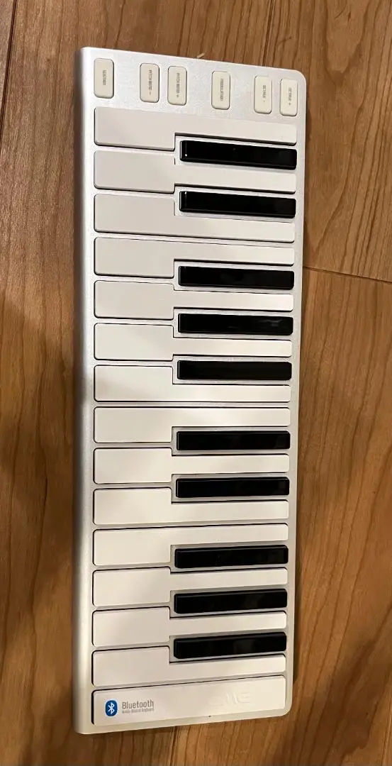 【ほぼ未使用】Yamaha CME Xkey Air 25 CME Xkey Air 25-key Bluetooth MIDI Controller | Sweetwater