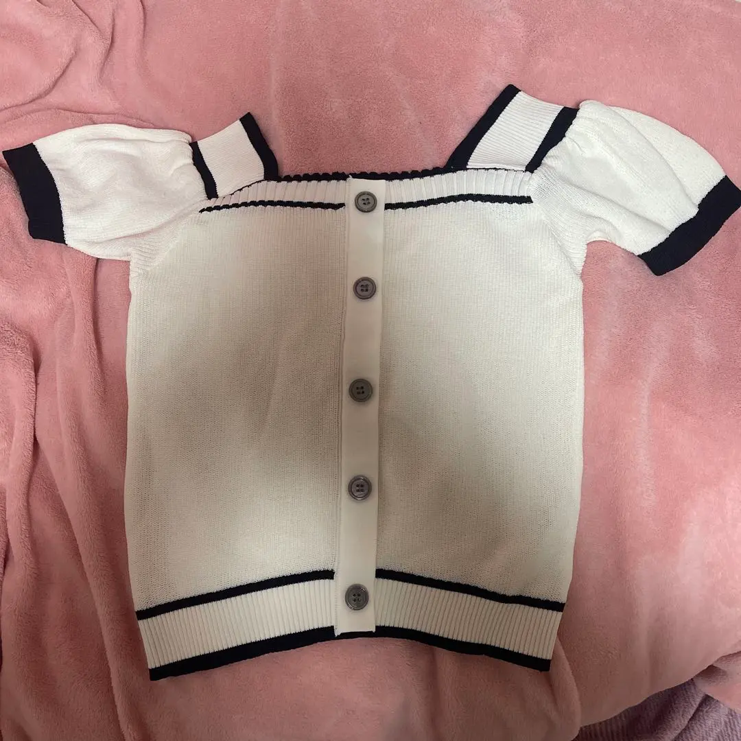 方領針織衫 的縮圖