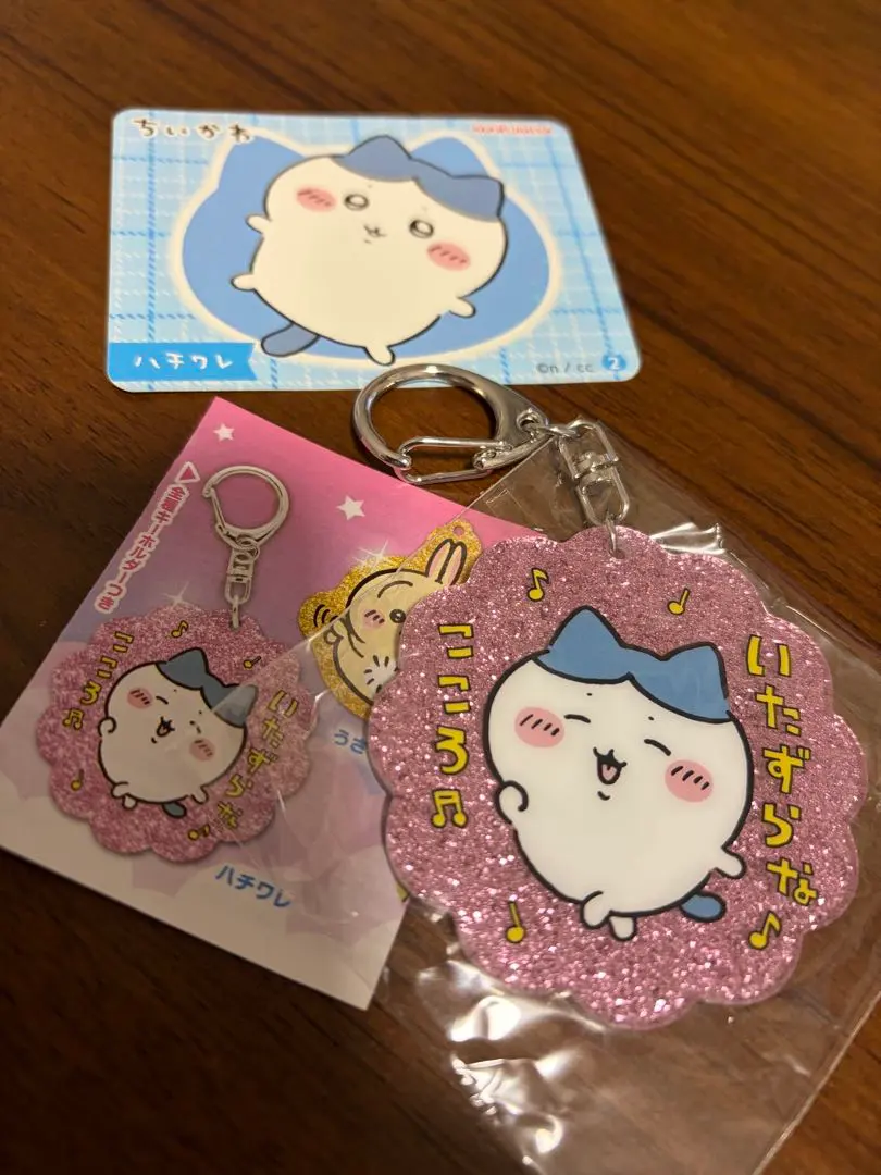 Thumbnail of Chikawa Lame Acrylic Keyholder 4 Hachiware with Sticker