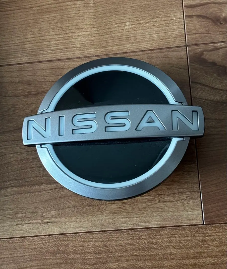 前期ノートオーラグリル。サクラ光るエンブレム埋め込み済み 2025年最新】日産オーラ 光るエンブレムの人気アイテム - メルカリ