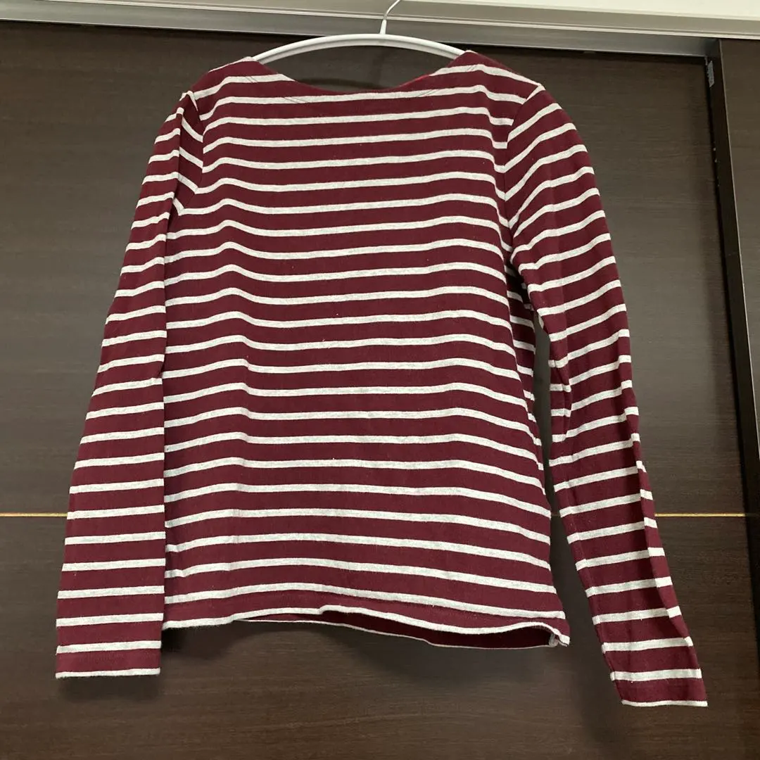 Thumbnail of GU (ジーユー) Border Cut-and-Sewn Top, Size M, Bordeaux x Gray, Autumn/Winter