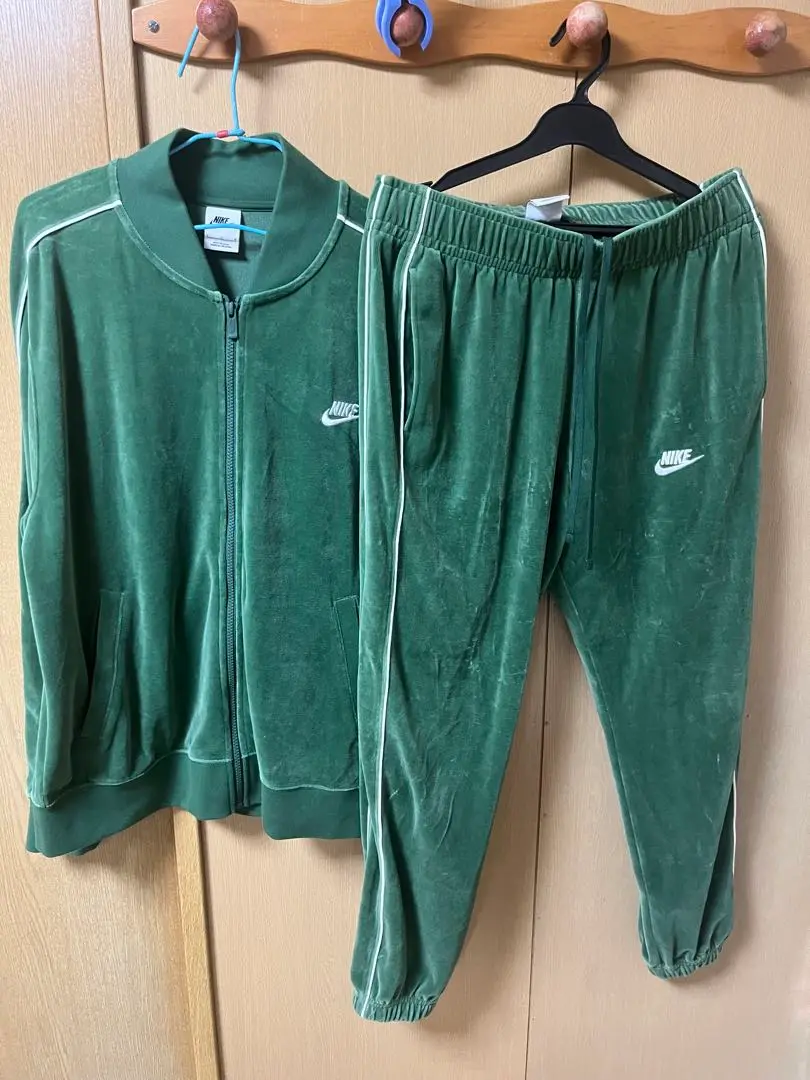 NIKE ベロア セットアップ 緑 NIKE ベロア ジャージセットアップ スウッシュ刺繍 グリーン