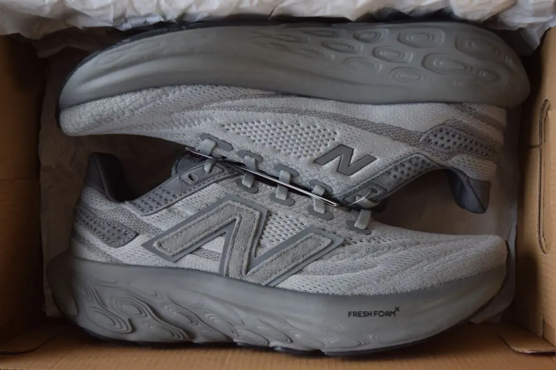 新品未使用 ニューバランスフレッシュフォーム M1080LAF 24cm 完売品 ニューバランス New Balance ランニング メンズ フレッシュ