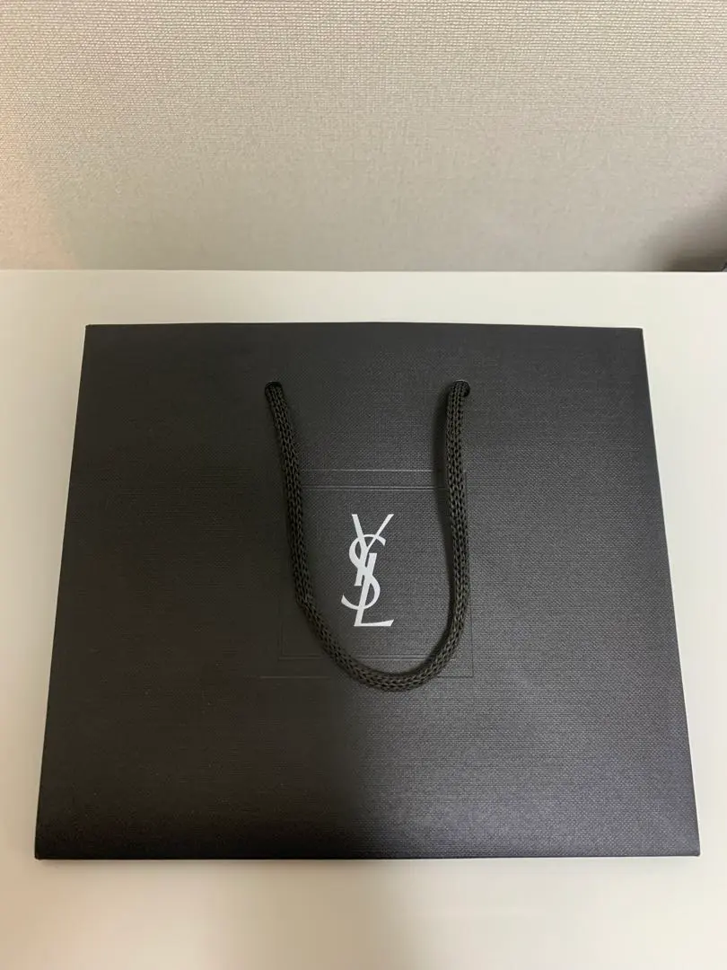 【新品】YSL 2025年最新購物袋 黑色 白色Logo 的縮圖