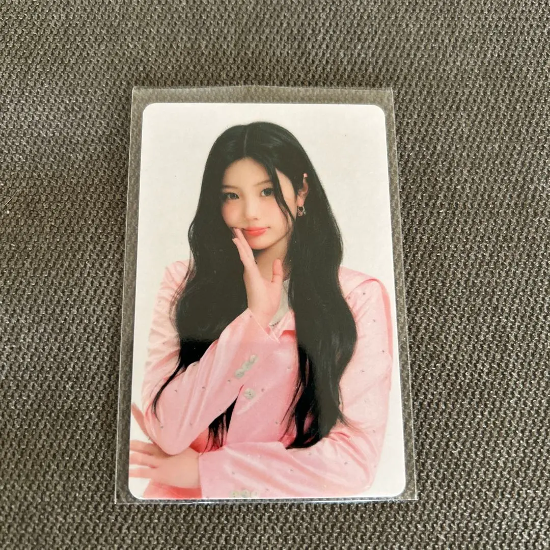 Thumbnail of ILLIT GLITTER DAY Trading Card - Wonhee