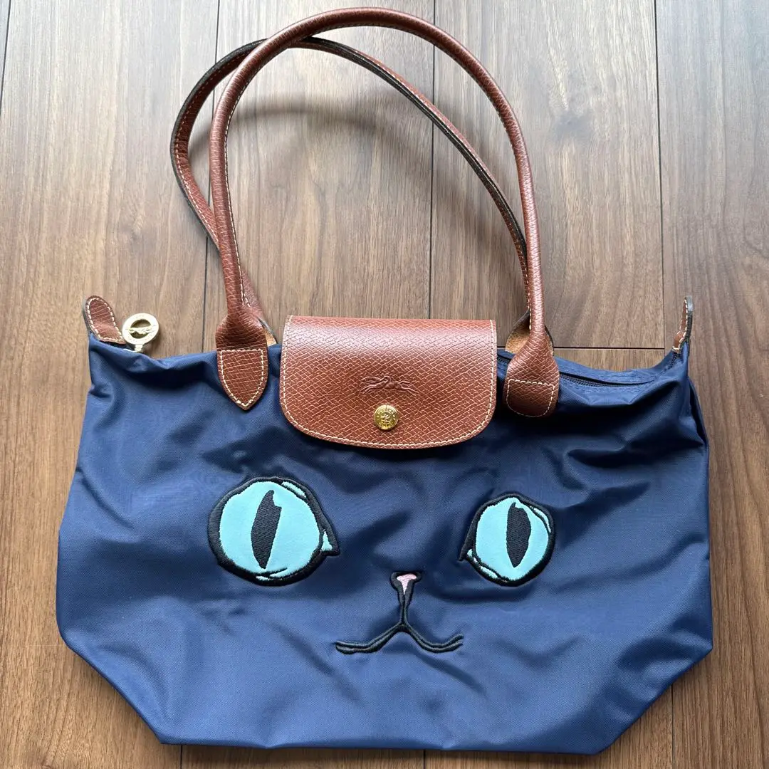 【本日発送】LONGCHAMP 猫の顔 レザー チャーム 本日発送】LONGCHAMP 猫の顔 レザー チャーム