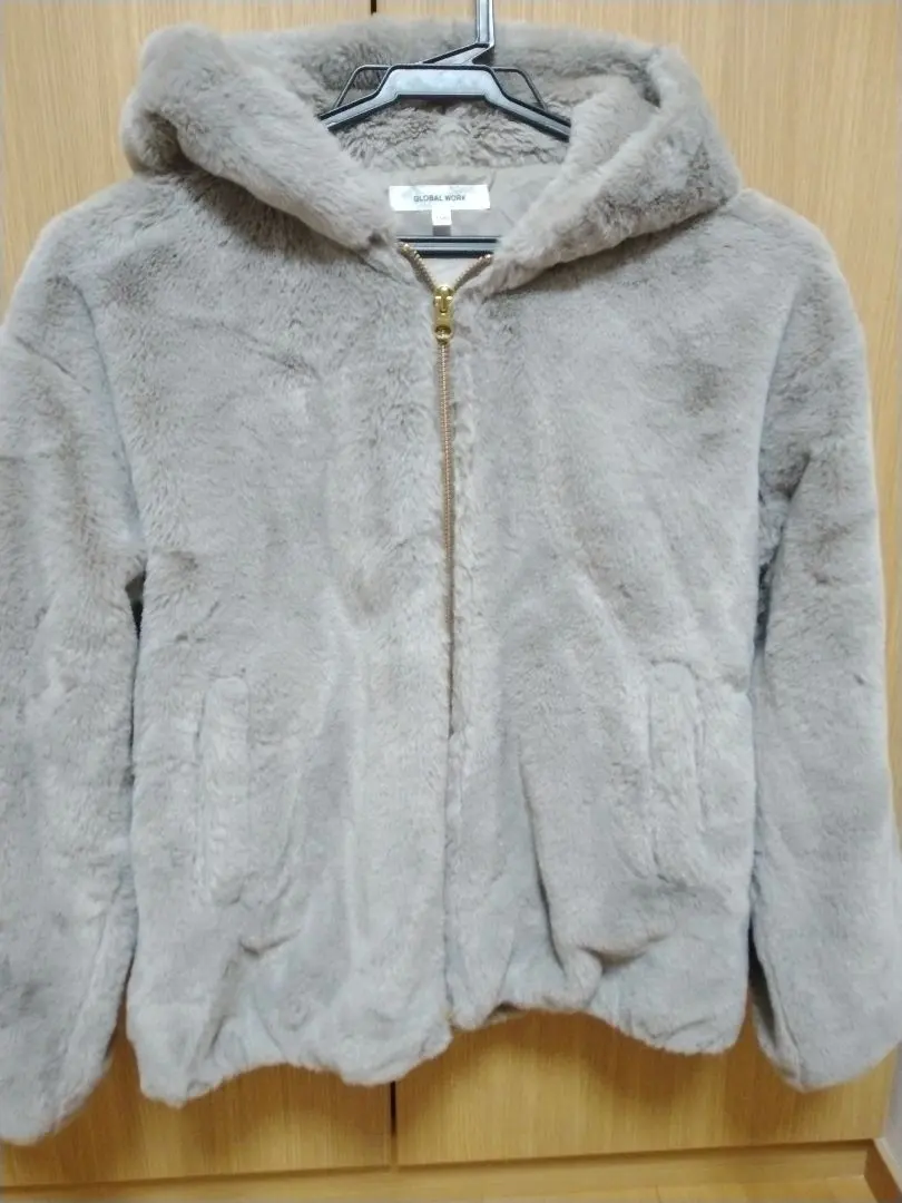 Thumbnail of Excellent condition GLOBAL WORK hooded boa coat, gray, 150cm