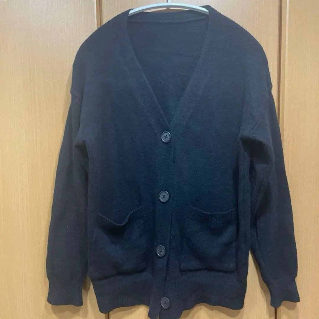 Thumbnail of 1/2 style V-neck mid-length knit cardigan