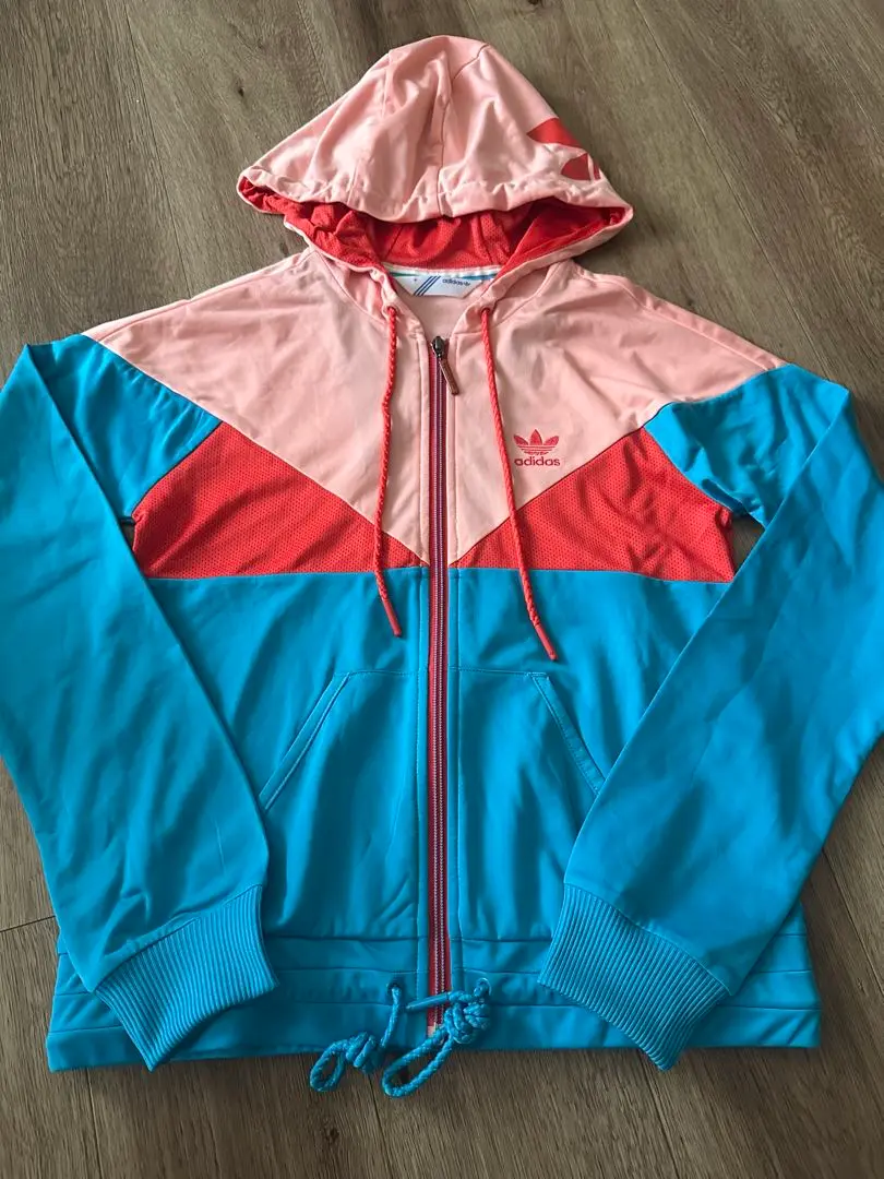 adidas ヴィンテージ パーカ 四畳半神話大系 明石さんのパーカー Mサイズ adidas Originals 四畳半神話大系 明石さんパーカー 女性Mサイズ