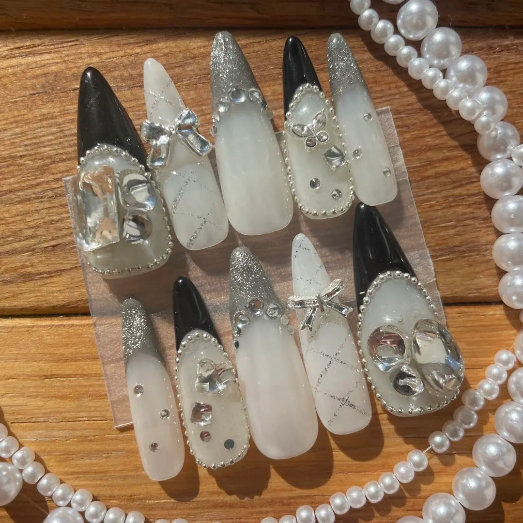 Thumbnail of Nail tips, long nails